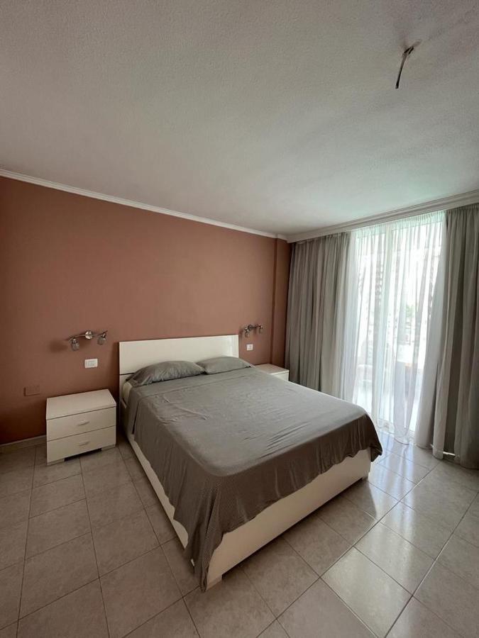 Cozy Apartment Near The Beach Playa de las Americas (Tenerife) Exterior photo